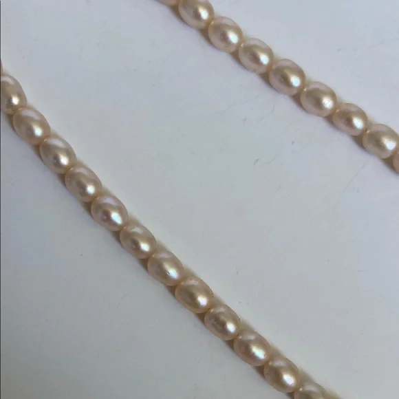 Elegant Faux Pearl Necklace - Picture 6 of 9